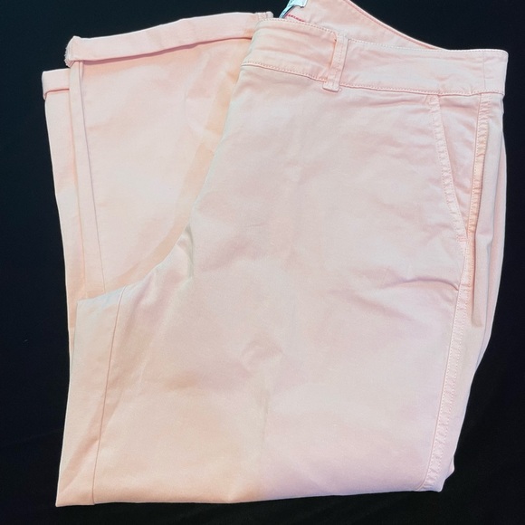 8 Pairs of Crown and Ivy Pants and Capris - Picture 8 of 14